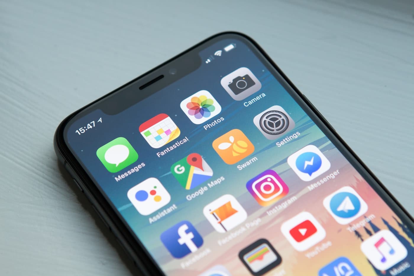 Mobile phone with listing notifications